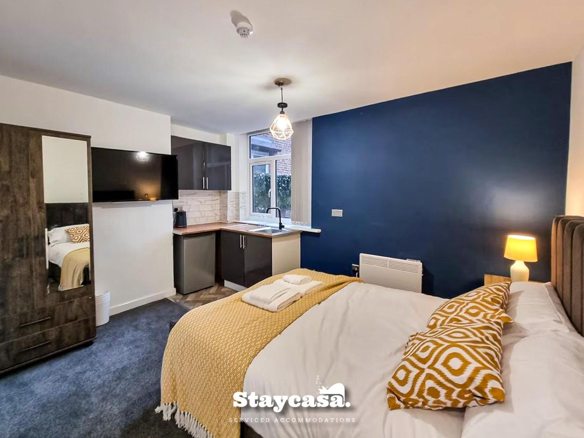 Delightful Spacious Haven With Large Driveway Manchester Esterno foto