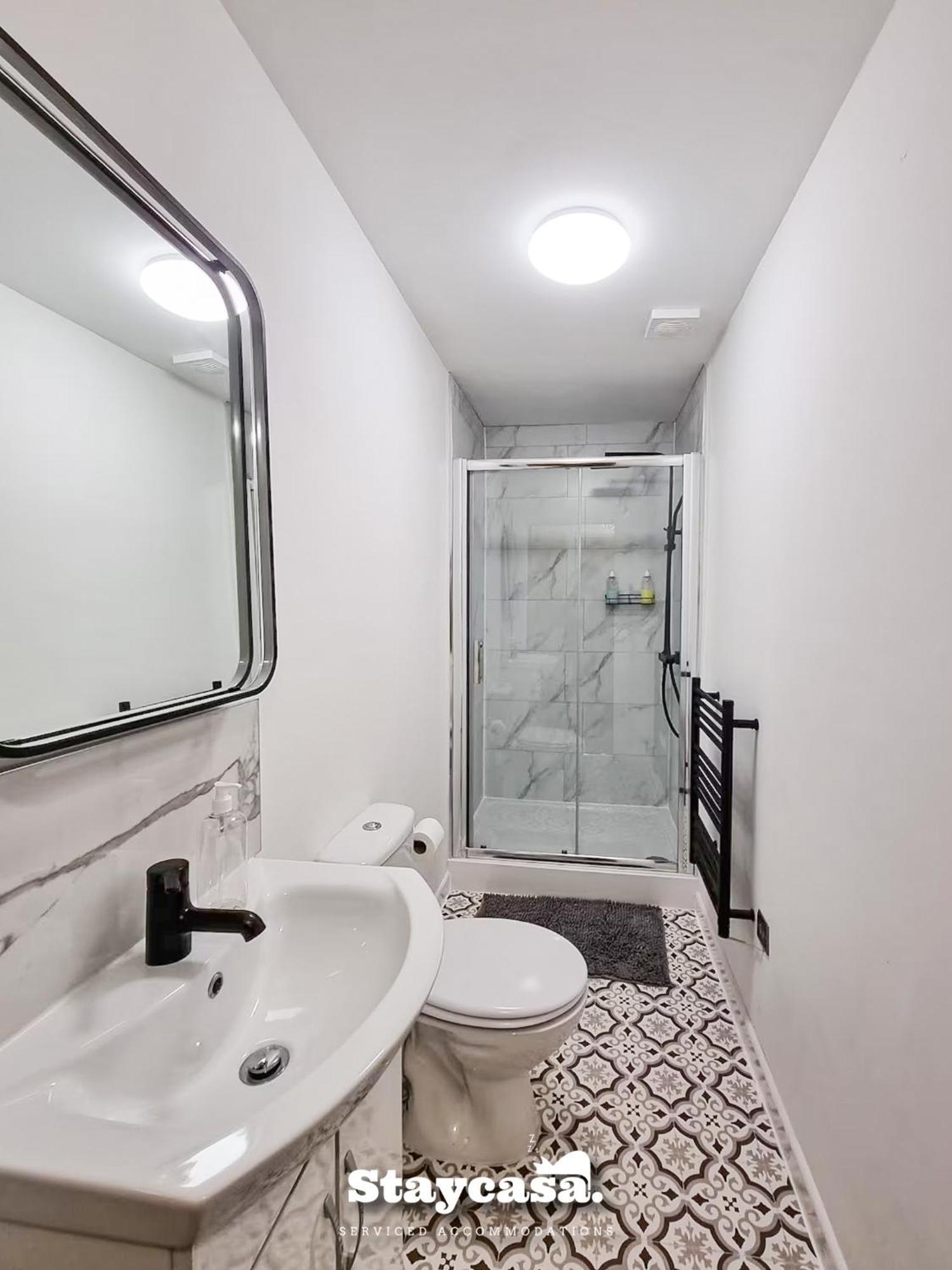 Delightful Spacious Haven With Large Driveway Manchester Esterno foto
