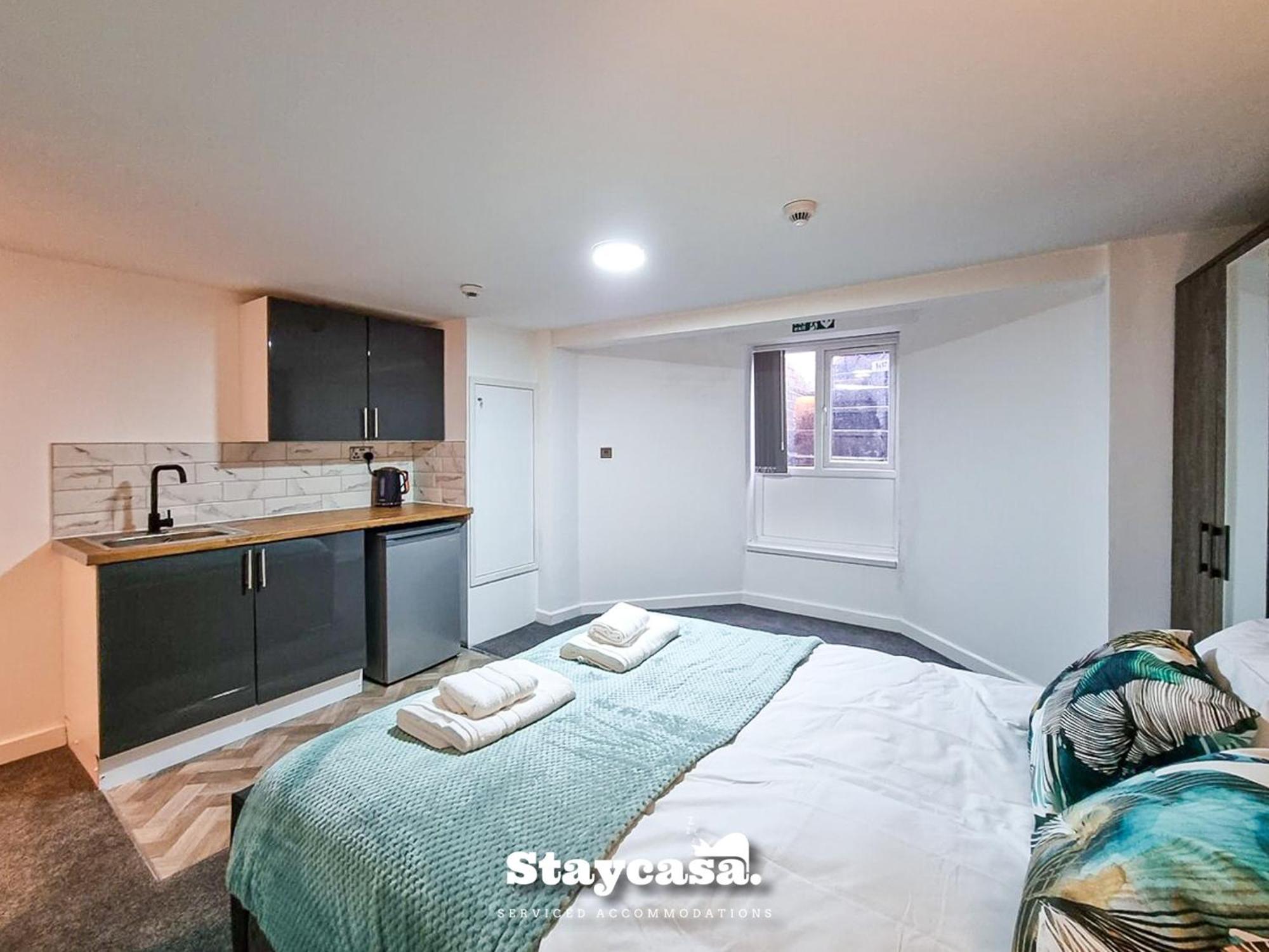 Delightful Spacious Haven With Large Driveway Manchester Esterno foto