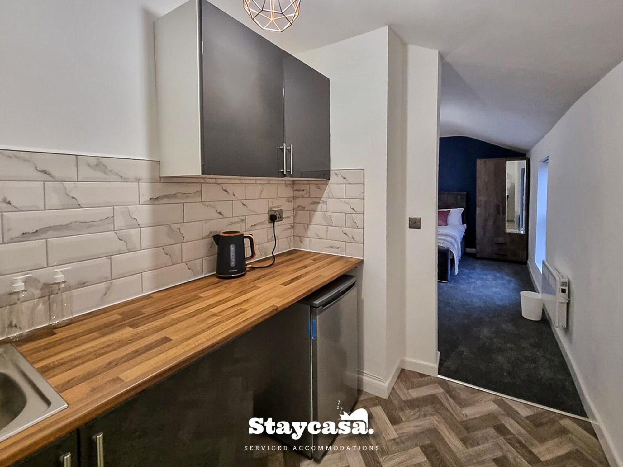Delightful Spacious Haven With Large Driveway Manchester Esterno foto