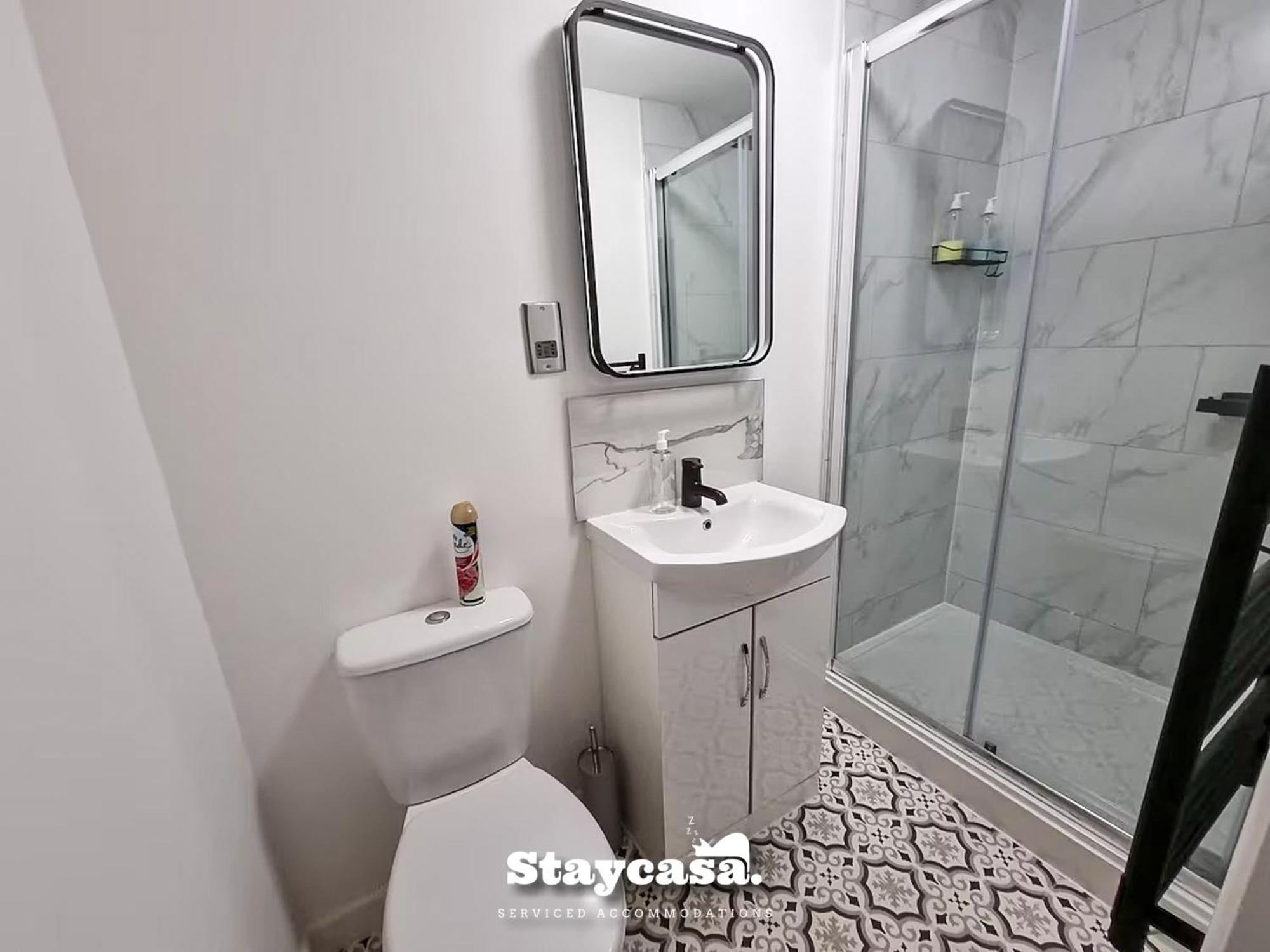 Delightful Spacious Haven With Large Driveway Manchester Esterno foto